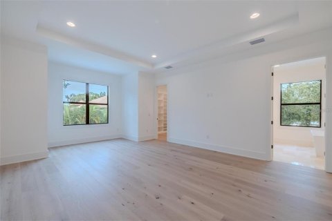 House in Tampa, Florida 5 bedrooms, 385.73 sq.m. № 2218190 - photo 27