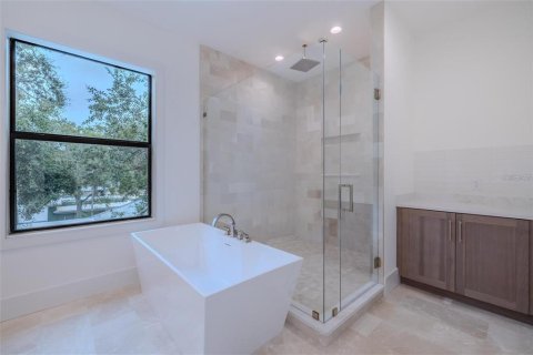 House in Tampa, Florida 5 bedrooms, 385.73 sq.m. № 2218190 - photo 21