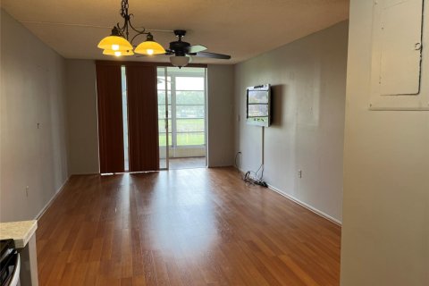 Condo in Sunrise, Florida, 1 bedroom  № 913869 - photo 1
