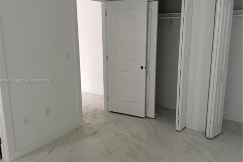 Propiedad comercial en venta en Miami, Florida, 316.61 m2 № 2025786 - foto 11