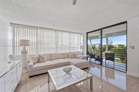 Condominio en venta en Pembroke Pines, Florida, 2 dormitorios, 107.77 m2 № 1957159 - foto 1
