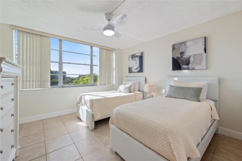 Condominio en venta en Pembroke Pines, Florida, 2 dormitorios, 107.77 m2 № 1957159 - foto 13