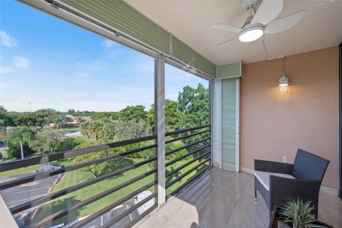 Condominio en venta en Pembroke Pines, Florida, 2 dormitorios, 107.77 m2 № 1957159 - foto 17