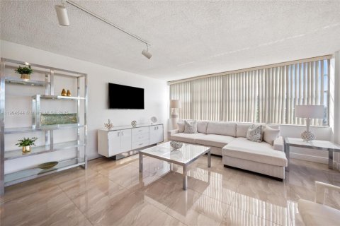 Condominio en venta en Pembroke Pines, Florida, 2 dormitorios, 107.77 m2 № 1957159 - foto 2