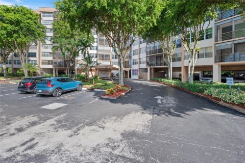 Condominio en venta en Pembroke Pines, Florida, 2 dormitorios, 107.77 m2 № 1957159 - foto 18