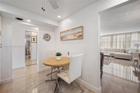 Condominio en venta en Pembroke Pines, Florida, 2 dormitorios, 107.77 m2 № 1957159 - foto 5