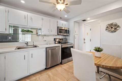 Condominio en venta en Pembroke Pines, Florida, 2 dormitorios, 107.77 m2 № 1957159 - foto 4