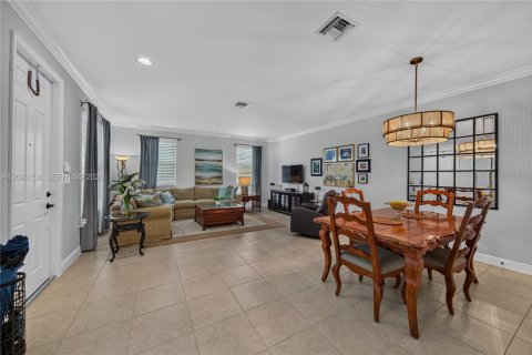 Townhouse in Pembroke Pines, Florida 3 bedrooms, 215.53 sq.m. № 2382819 - photo 11