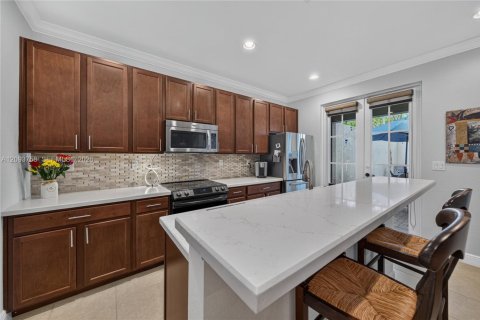 Townhouse in Pembroke Pines, Florida 3 bedrooms, 215.53 sq.m. № 2382819 - photo 17
