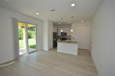 Casa en venta en Port Charlotte, Florida, 4 dormitorios, 147.53 m2 № 1907192 - foto 10