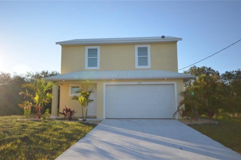 Casa en venta en Port Charlotte, Florida, 4 dormitorios, 147.53 m2 № 1907192 - foto 1