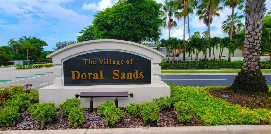 Дом в Дорал, Флорида 3 спальни, 176.98м2 № 1943919