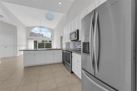 Снять в аренду виллу или дом в Дорал, Флорида 3 спальни, 176.98м2, № 1943919 - фото 11