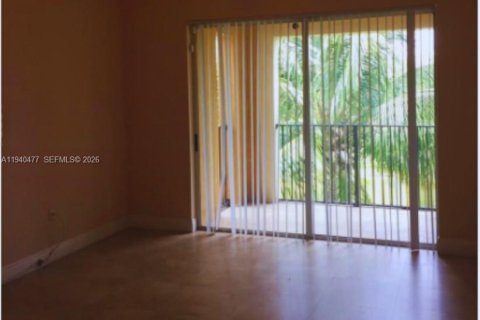 Condominio en venta en Miramar, Florida, 1 dormitorio, 67.82 m2 № 1998494 - foto 2