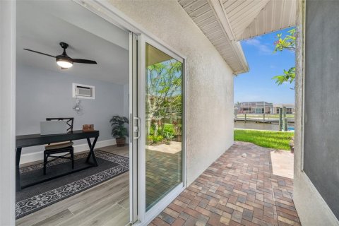 House in Bonita Springs, Florida 3 bedrooms, 319.21 sq.m. № 1786048 - photo 25