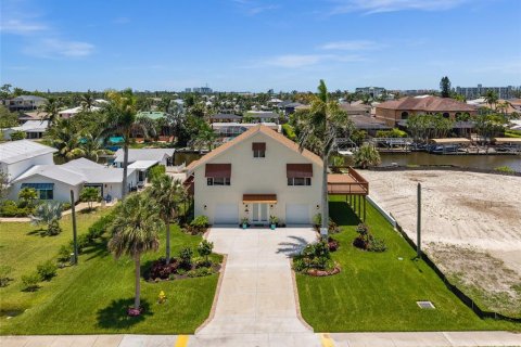 House in Bonita Springs, Florida 3 bedrooms, 319.21 sq.m. № 1786048 - photo 4