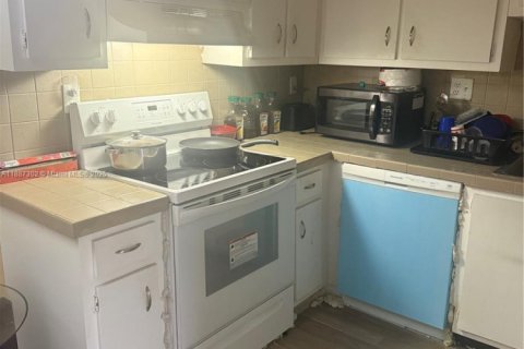 House in Lauderhill, Florida 2 bedrooms, 80.64 sq.m. № 1933012 - photo 5