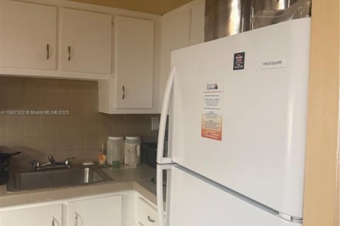 House in Lauderhill, Florida 2 bedrooms, 80.64 sq.m. № 1933012 - photo 7