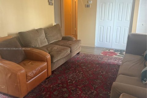 House in Lauderhill, Florida 2 bedrooms, 80.64 sq.m. № 1933012 - photo 11