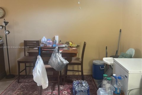 House in Lauderhill, Florida 2 bedrooms, 80.64 sq.m. № 1933012 - photo 3