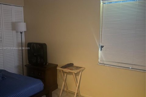 House in Lauderhill, Florida 2 bedrooms, 80.64 sq.m. № 1933012 - photo 9