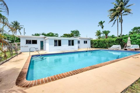 Villa ou maison à vendre à Biscayne Park, Floride: 4 chambres, 181.53 m2 № 1969498 - photo 4