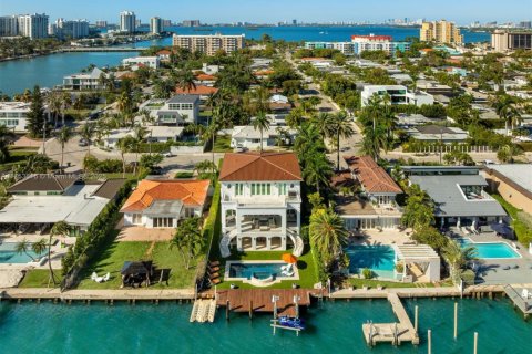 Villa ou maison à vendre à North Bay Village, Floride: 6 chambres, 633.22 m2 № 1961292 - photo 4