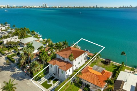 Villa ou maison à vendre à North Bay Village, Floride: 6 chambres, 633.22 m2 № 1961292 - photo 2