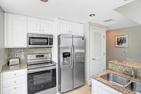 Condominio en venta en Miami Beach, Florida, 2 dormitorios, 138.98 m2 № 2154763 - foto 17