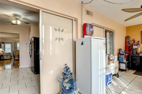 Condominio en venta en Saint Petersburg, Florida, 2 dormitorios, 105.35 m2 № 1718233 - foto 16