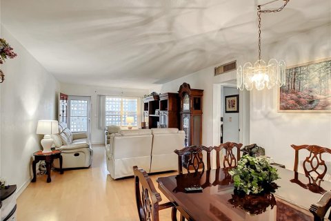Condominio en venta en Saint Petersburg, Florida, 2 dormitorios, 105.35 m2 № 1718233 - foto 10