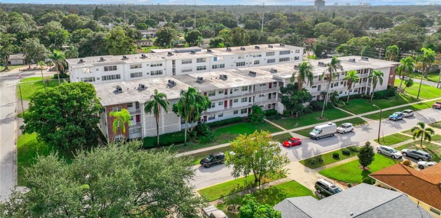 Condo in Saint Petersburg, Florida, 2 bedrooms № 1718233