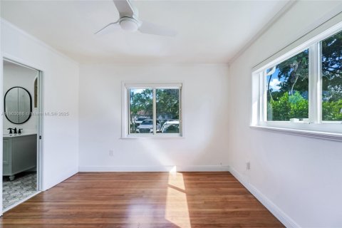 House in Miami Shores, Florida 3 bedrooms, 125.14 sq.m. № 1955670 - photo 8