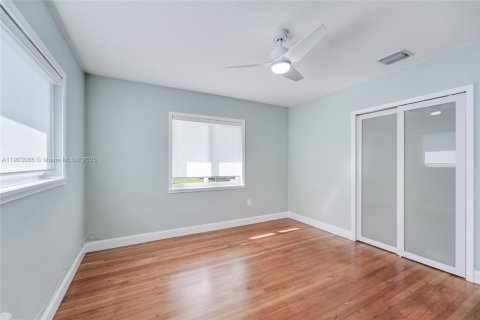 House in Miami Shores, Florida 3 bedrooms, 125.14 sq.m. № 1955670 - photo 14