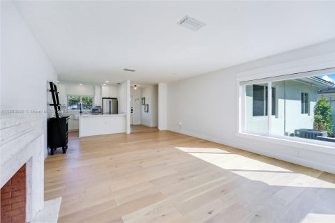 Casa en venta en Miami Shores, Florida, 3 dormitorios, 125.14 m2 № 1955670 - foto 5