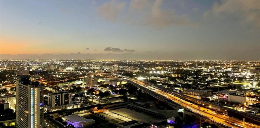 Condo à Miami, Floride, 2 chambres  № 2178928