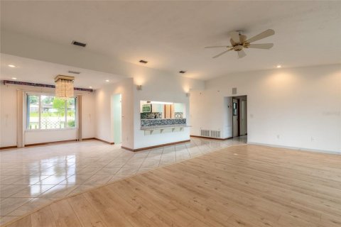 House in Edgewater, Florida 3 bedrooms, 208.47 sq.m. № 1810964 - photo 21