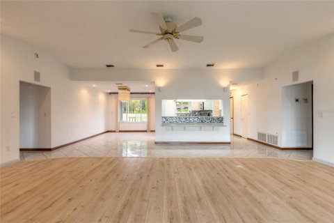 House in Edgewater, Florida 3 bedrooms, 208.47 sq.m. № 1810964 - photo 20