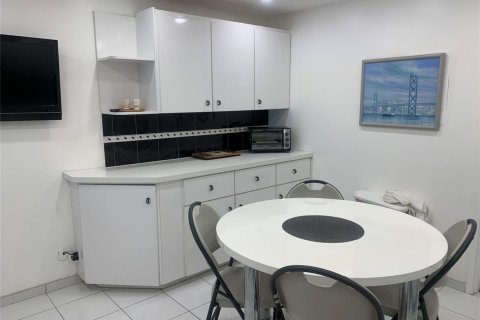 Condo in Pompano Beach, Florida, 2 bedrooms  № 2083949 - photo 19
