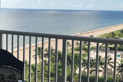 Condo in Pompano Beach, Florida, 2 bedrooms  № 2083949 - photo 12