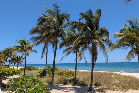 Condo in Pompano Beach, Florida, 2 bedrooms  № 2083949