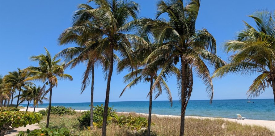 Condo in Pompano Beach, Florida, 2 bedrooms  № 2083949
