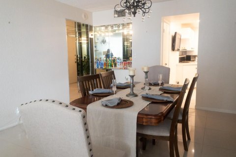 Condo in Pompano Beach, Florida, 2 bedrooms  № 2083949 - photo 10