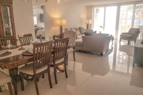 Condo in Pompano Beach, Florida, 2 bedrooms  № 2083949 - photo 8