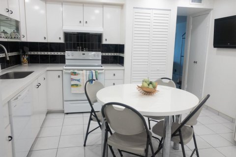 Condo in Pompano Beach, Florida, 2 bedrooms  № 2083949 - photo 18