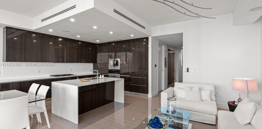 Кондоминиум с 3 спальнями в Авентура, Флорида № 2037972