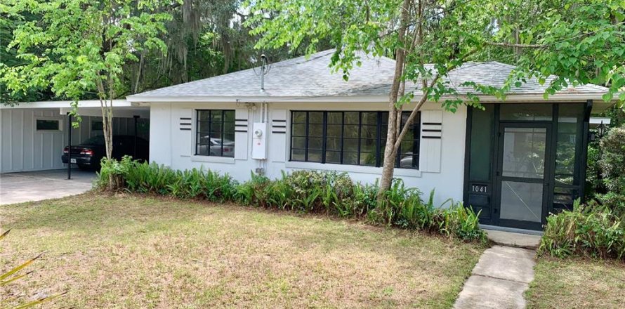 House in Gainesville, Florida 3 bedrooms, 118.54 sq.m. № 1717432
