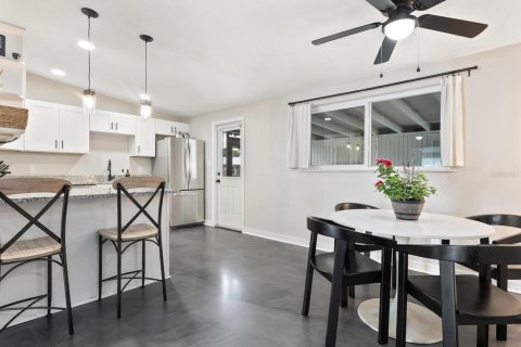 House in Bradenton, Florida 3 bedrooms, 118.54 sq.m. № 1810614 - photo 13
