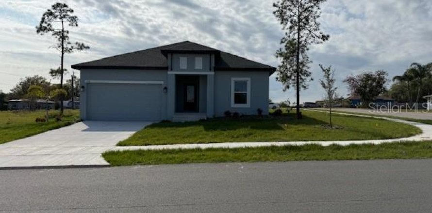 House in Lake Hamilton, Florida 3 bedrooms, 147.53 sq.m. № 1719709