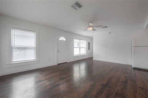 House in Tampa, Florida 3 bedrooms, 124.3 sq.m. № 2259396 - photo 12